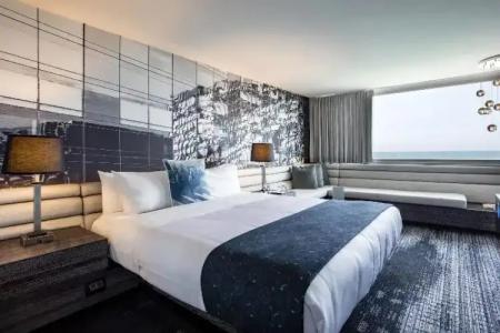 W Chicago - Lakeshore - 76