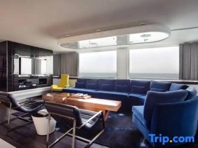 W Chicago - Lakeshore - 86