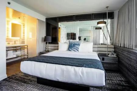 W Chicago - Lakeshore - 92