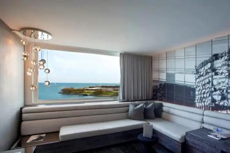 W Chicago - Lakeshore - 47