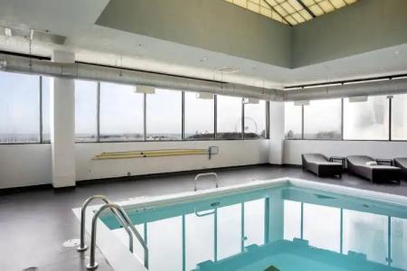 W Chicago - Lakeshore - 16