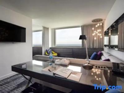 W Chicago - Lakeshore - 97