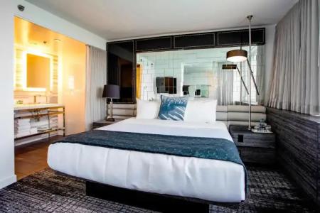 W Chicago - Lakeshore - 36