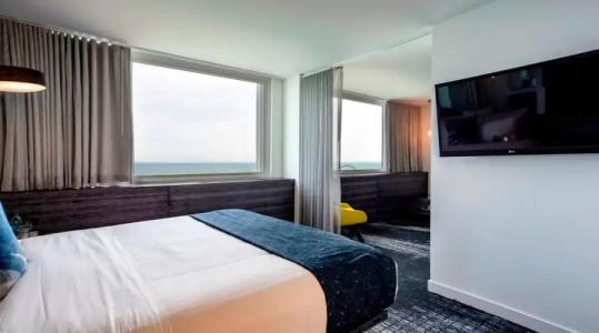 W Chicago - Lakeshore - 80