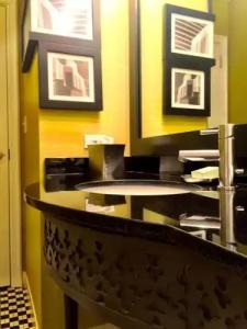 Chicago Downtown, Autograph Collection - 103