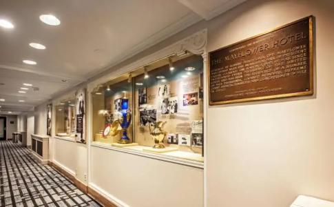 The Mayflower, Autograph Collection - 9