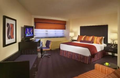 Washington Plaza - 63