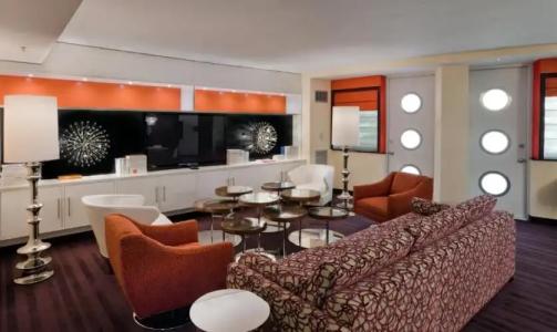 Washington Plaza - 83