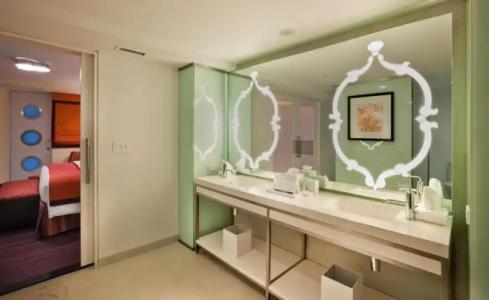 Washington Plaza - 81