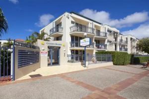 Golden Riviera Absolute Beachfront Resort, Gold Coast