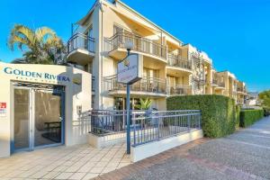 Golden Riviera Absolute Beachfront Resort, Gold Coast