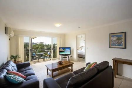 Golden Riviera Absolute Beachfront Resort - 4