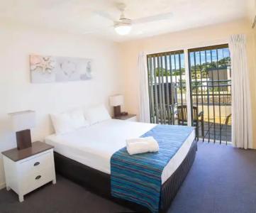 Golden Riviera Absolute Beachfront Resort - 2