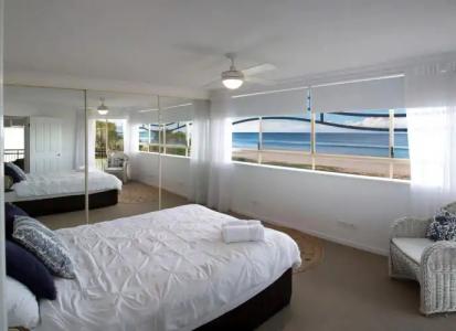 Golden Riviera Absolute Beachfront Resort - 3