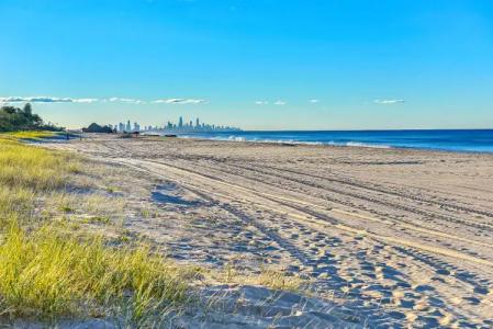 Golden Riviera Absolute Beachfront Resort - 16