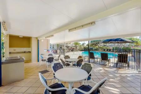 Golden Riviera Absolute Beachfront Resort - 7