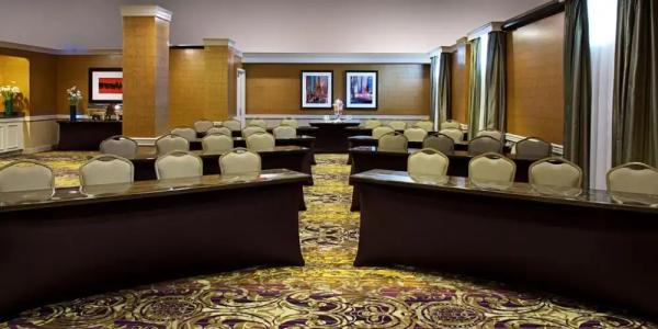 The Churchill Near Embassy Row - 11