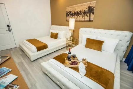 Catalina & Beach Club - 29