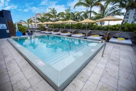 Catalina & Beach Club - 19