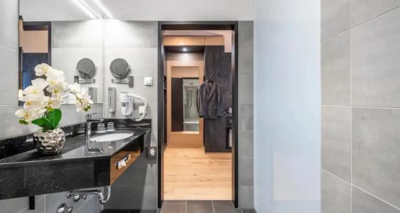 Kimpton Surfcomber, an IHG - 36