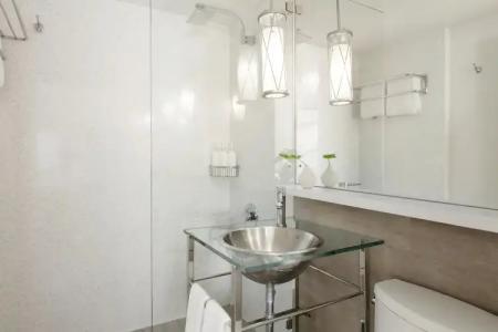 Kimpton Surfcomber, an IHG - 7