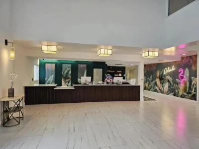 SureStay Plus by Best Western Orlando Lake Buena Vista - 36