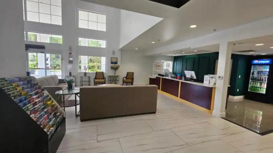 SureStay Plus by Best Western Orlando Lake Buena Vista - 33