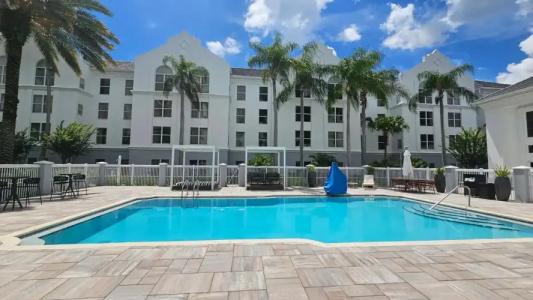 SureStay Plus by Best Western Orlando Lake Buena Vista - 19