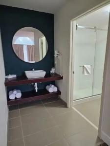 SureStay Plus by Best Western Orlando Lake Buena Vista - 98