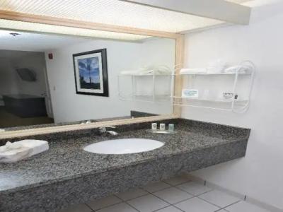 SureStay Plus by Best Western Orlando Lake Buena Vista - 50