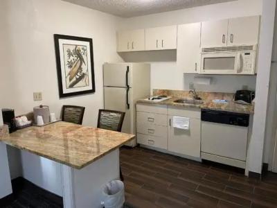 SureStay Plus by Best Western Orlando Lake Buena Vista - 91