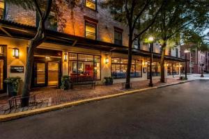 Staypineapple, A Delightful Hotel, South End, Boston