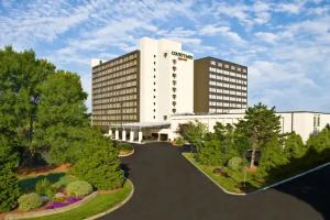 Courtyard by Marriott Logan Airport Mini-hotel, Boston