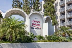 Howard Johnson by Wyndham Anaheim Hotel & Water Playground, Anaheim