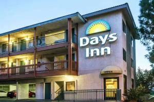 Days Inn by Wyndham Anaheim West, Anaheim