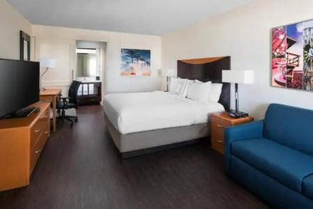 Fairfield by Marriott Anaheim Resort - 49