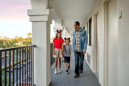 Fairfield by Marriott Anaheim Resort - 56