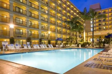 Fairfield by Marriott Anaheim Resort - 14