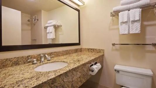 Best Western Plus Bayside Inn - 118