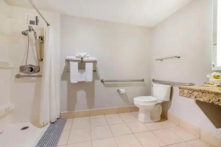 Best Western Plus Bayside Inn - 8