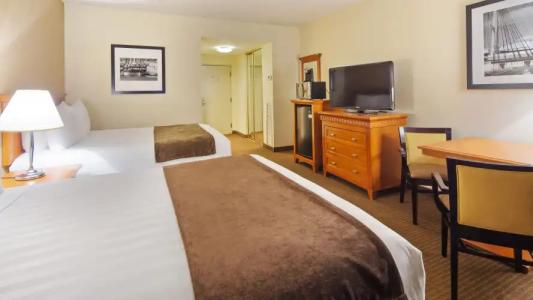 Best Western Plus Bayside Inn - 2