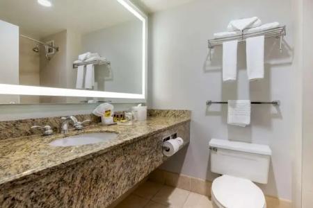 Best Western Plus Bayside Inn - 88