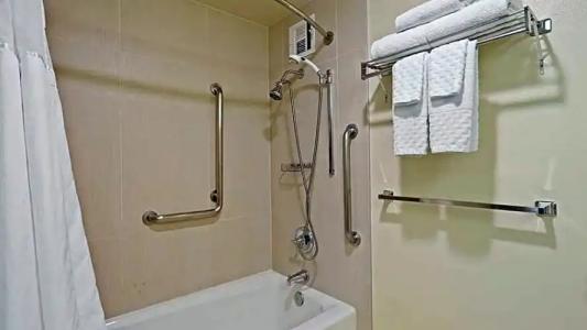 Best Western Plus Bayside Inn - 41