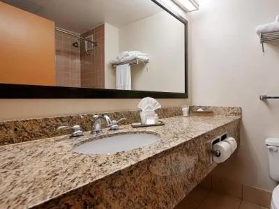 Best Western Plus Bayside Inn - 69