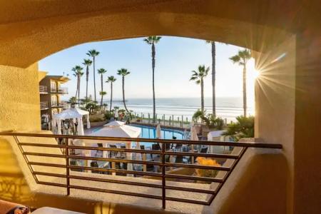 Pacific Terrace - 94