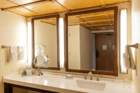 Pacific Terrace - 87