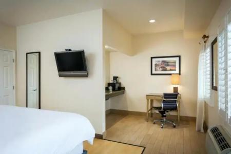 PB Surf Beachside Inn - 30