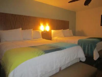 PB Surf Beachside Inn - 11