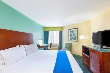 Holiday Inn Express San Diego SeaWorld, an IHG - 45