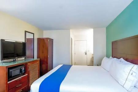 Holiday Inn Express San Diego SeaWorld, an IHG - 44